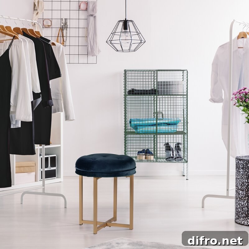 Metal vanity stool with gold-toned legs