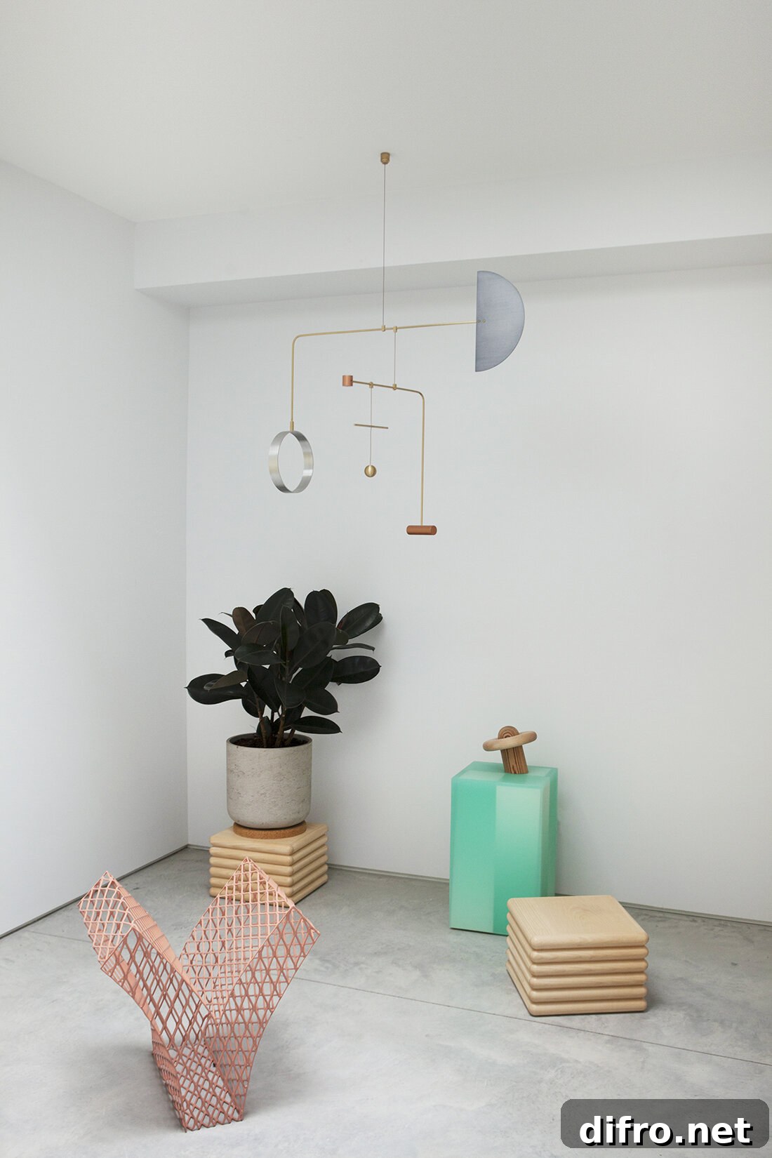 Mobile sculpture with balanced elements