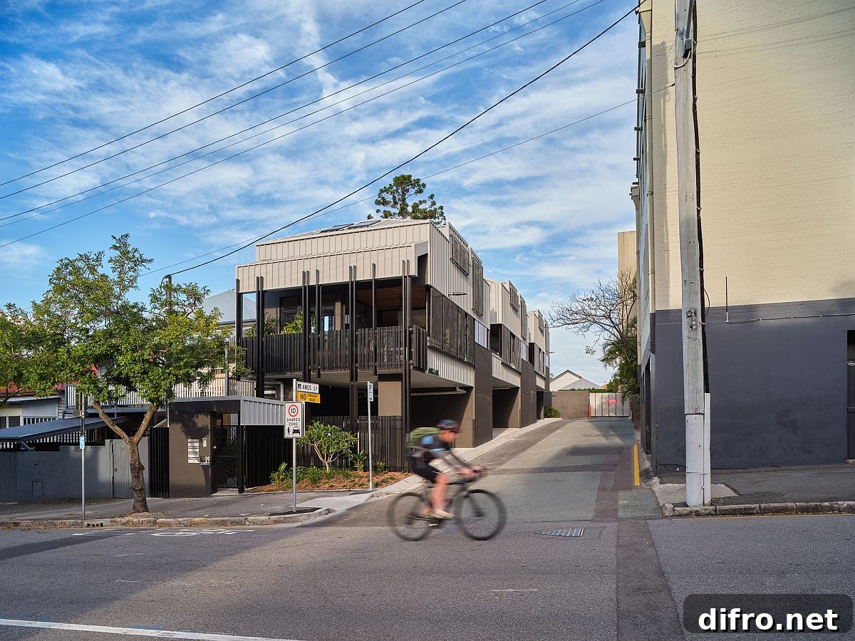 Transformation of a 330-square-meter parking space into homes