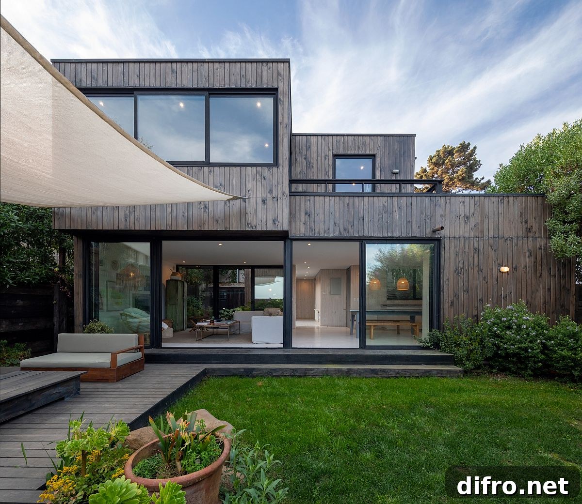 Two Patios House in Chile with views of the Pacific on one side and sunshine on the other