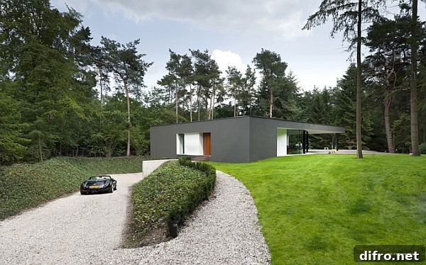 Villa Veth exterior view showing entrance and landscaping