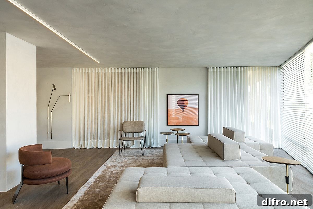 Living room with earthen tones and modern Moroccan style