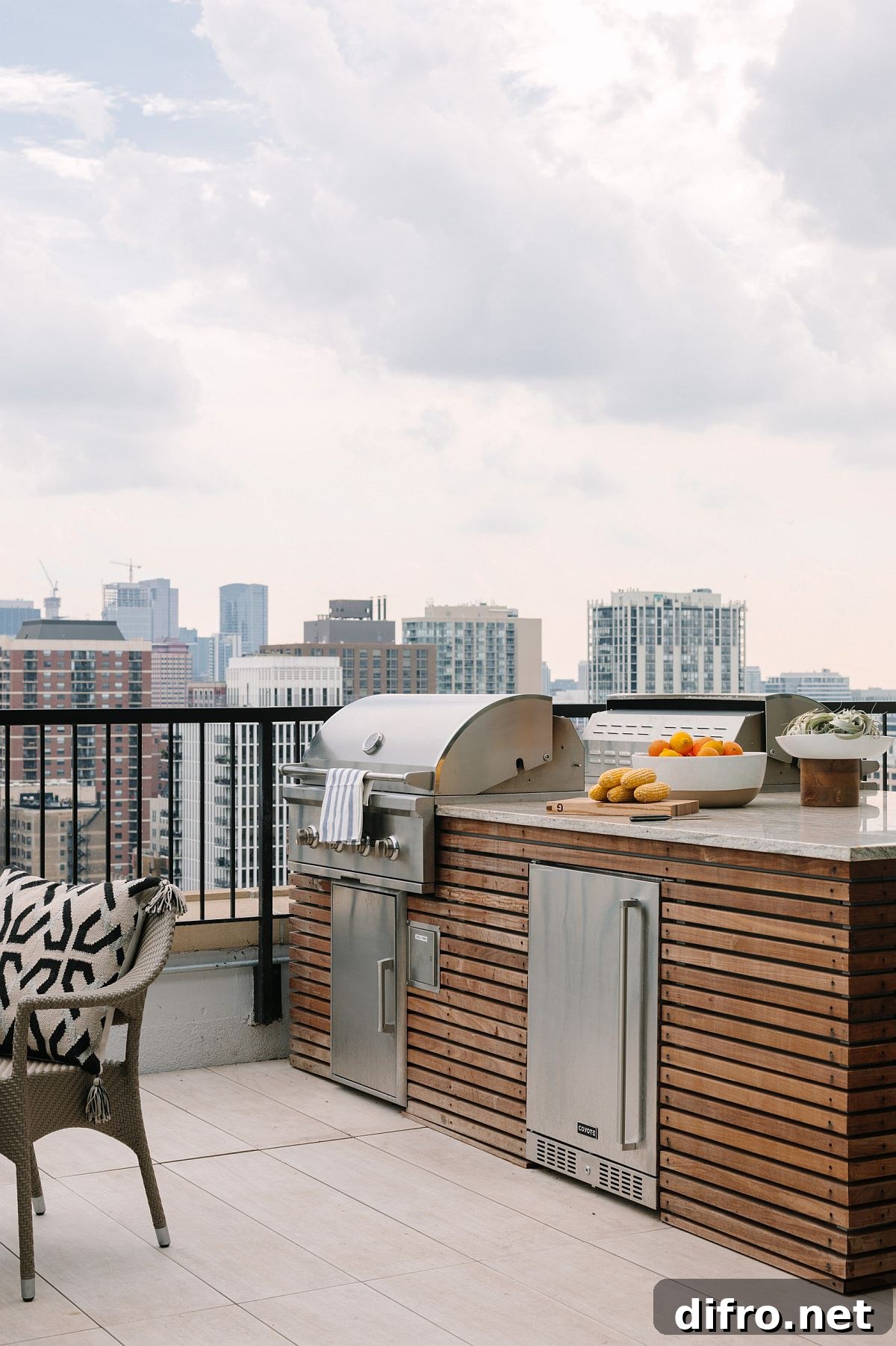 Compact rooftop kitchen in a corner with a barbecue zone