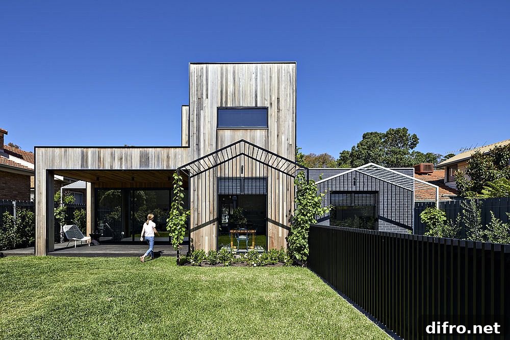 Hidden rear extension of the Californian bungalow in Melbourne