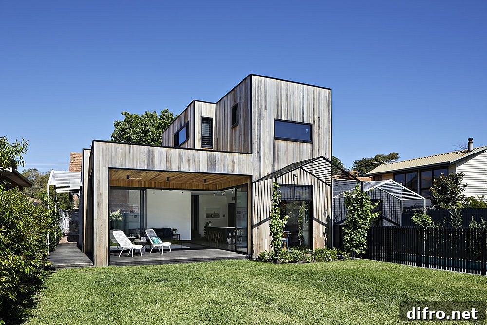 Wooden rear extension leaving street façade unaltered