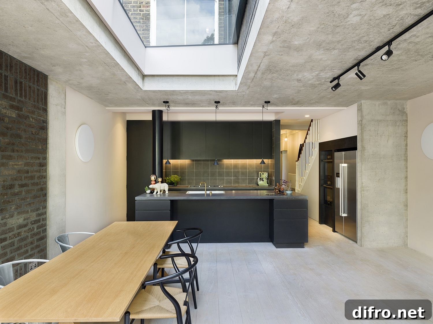 Social kitchen and dining area in concrete and brick extension