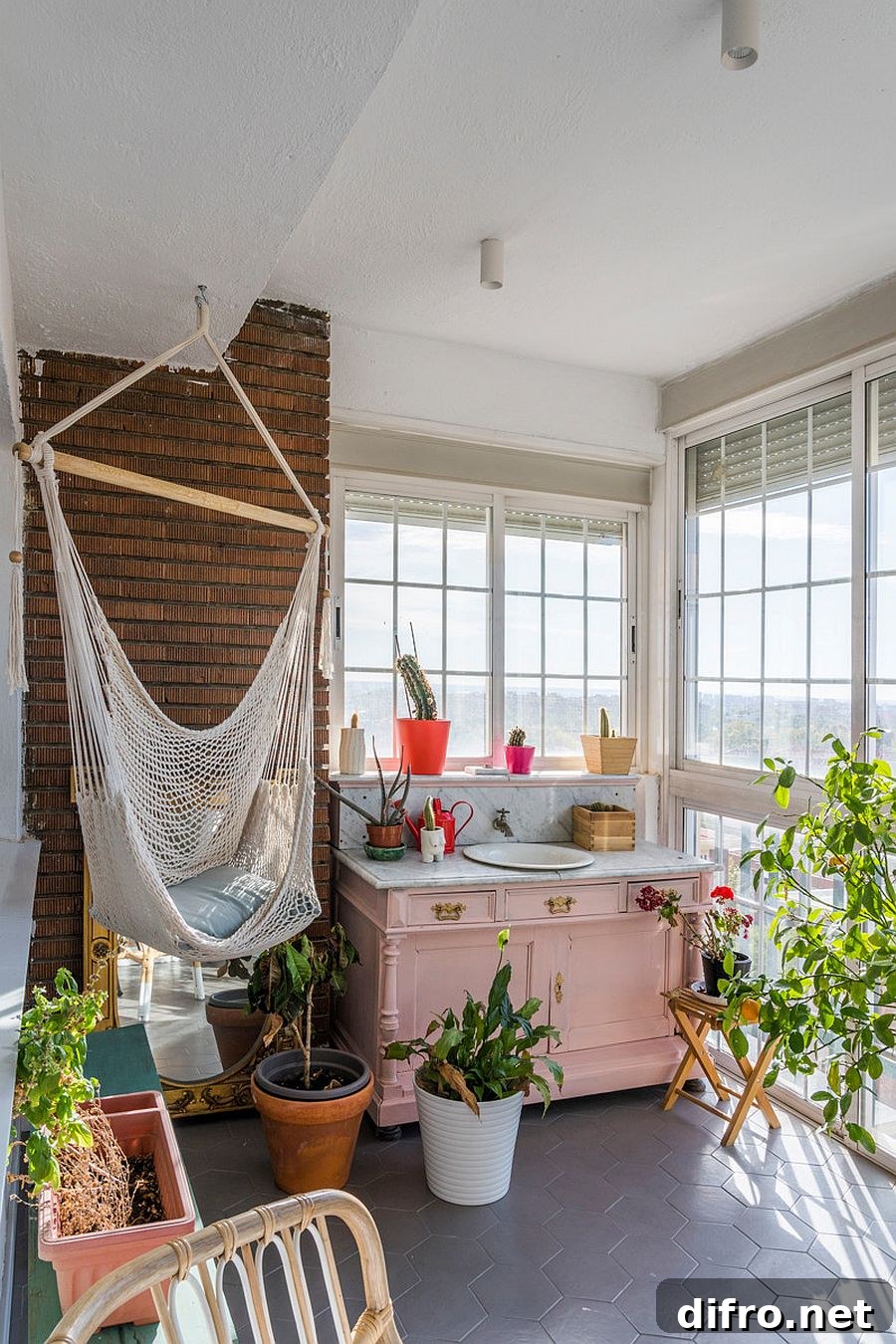 Tiny sunroom with hammock