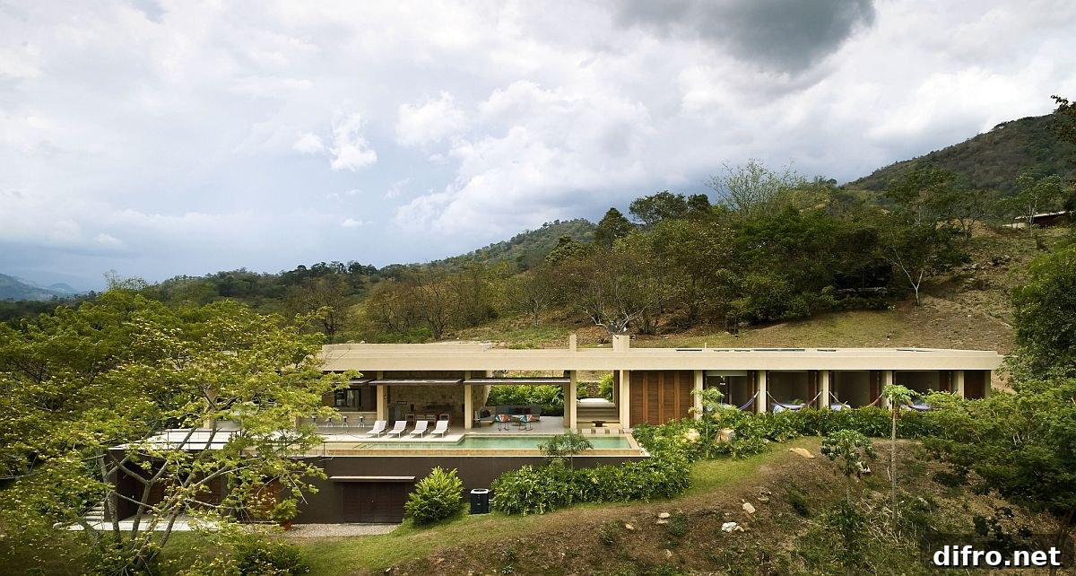 View of luxurious Vacation House in Colombia from a distance