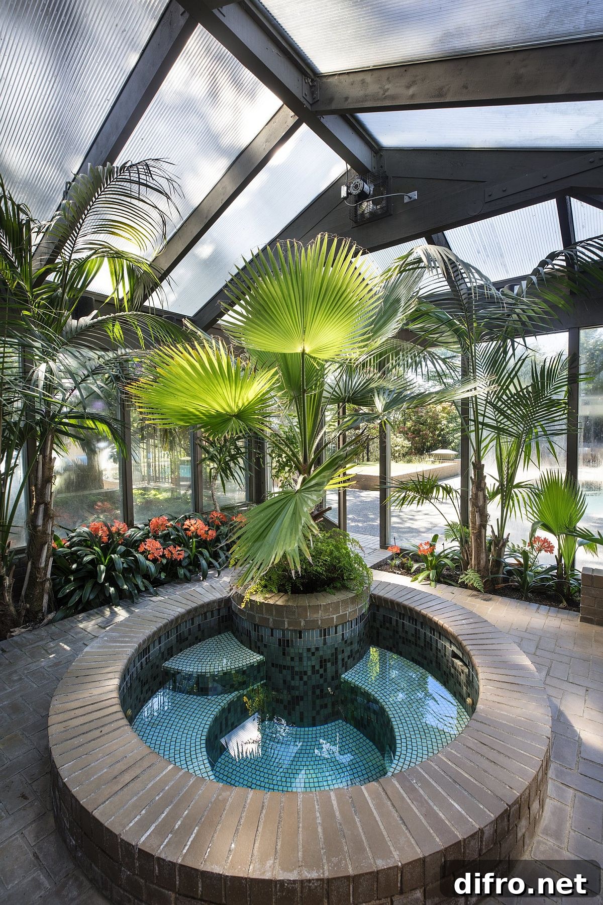 Hot tub with tropical touches