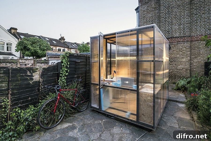 Adaptable Minima Moralia shown in a flexible configuration