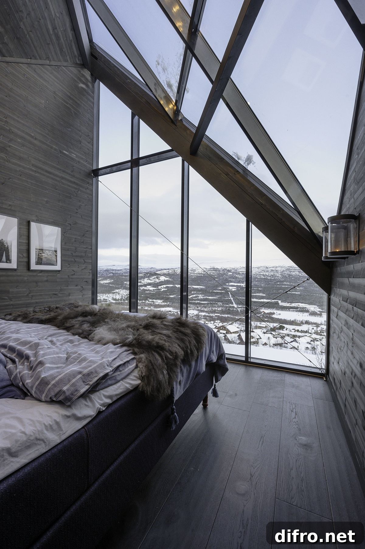 Bedroom of the Diamanten Cabin with panoramic mountain views
