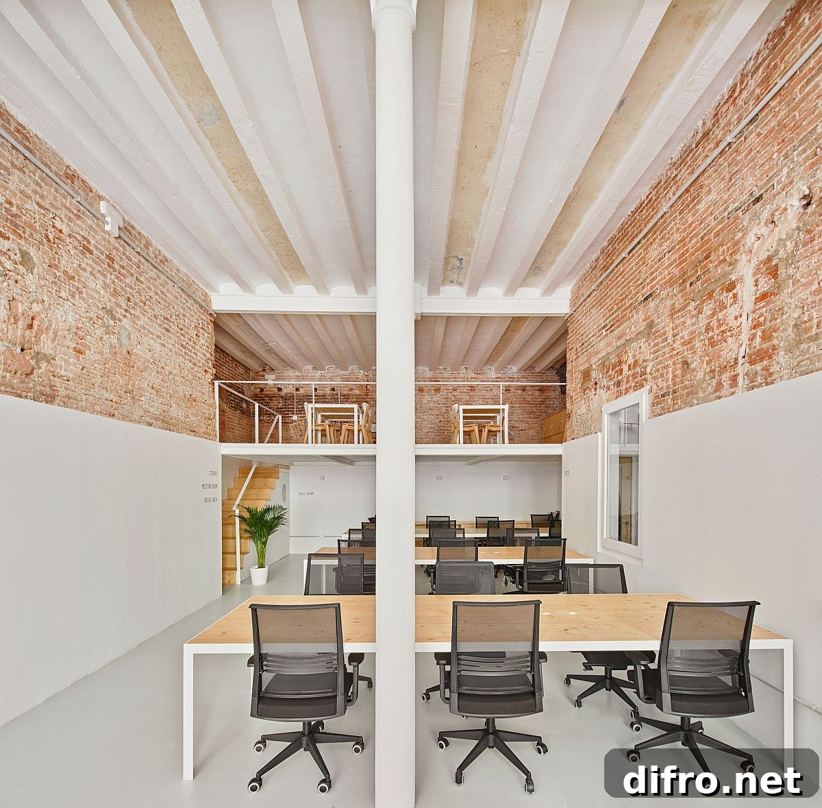 Bricks, casted steel columns and spacious interior in white shape this fabulous office