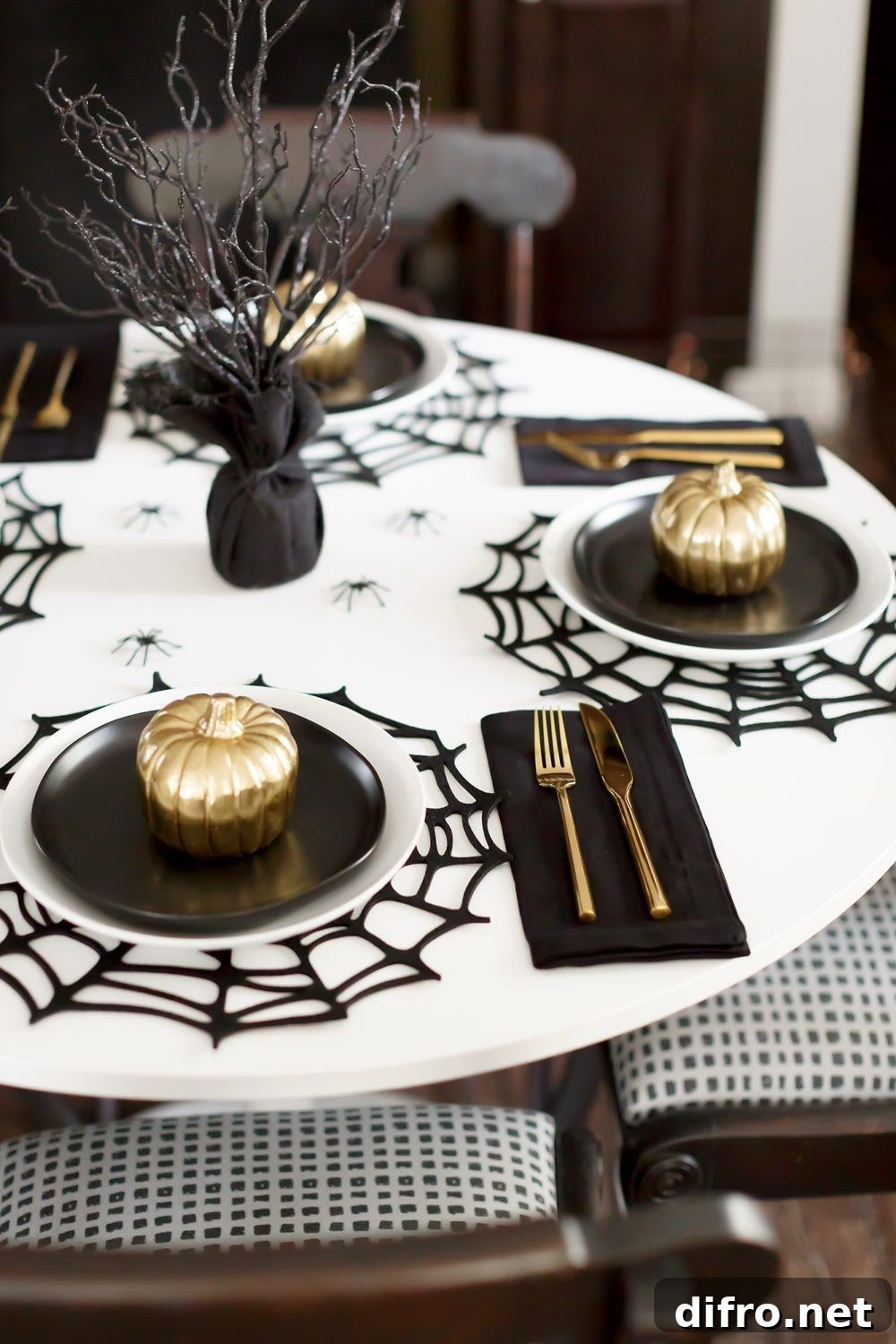 Modern black, white and gold tablescape