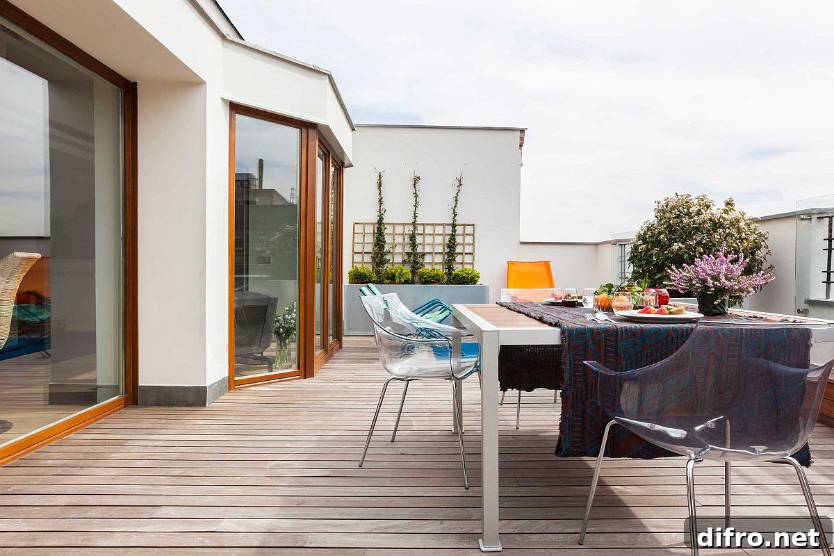 Acrylic chairs and smart outdoor table