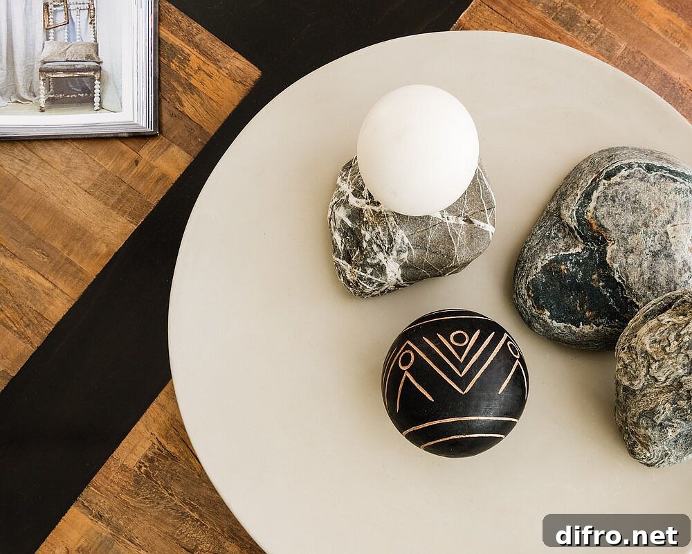 Modern decorative pieces combined with space-savvy solutions
