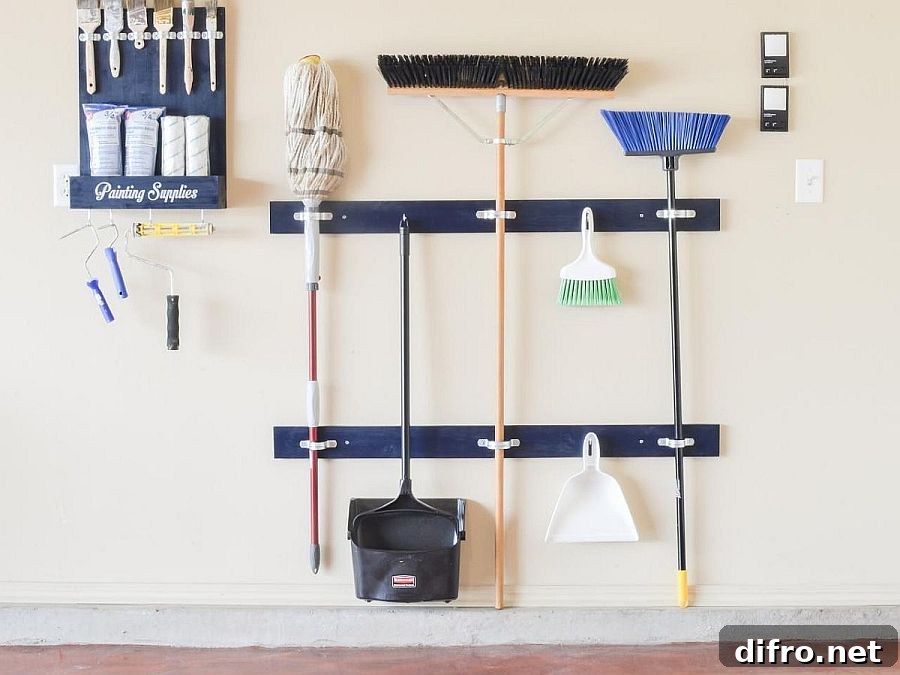 Cleaning tool holder for garage