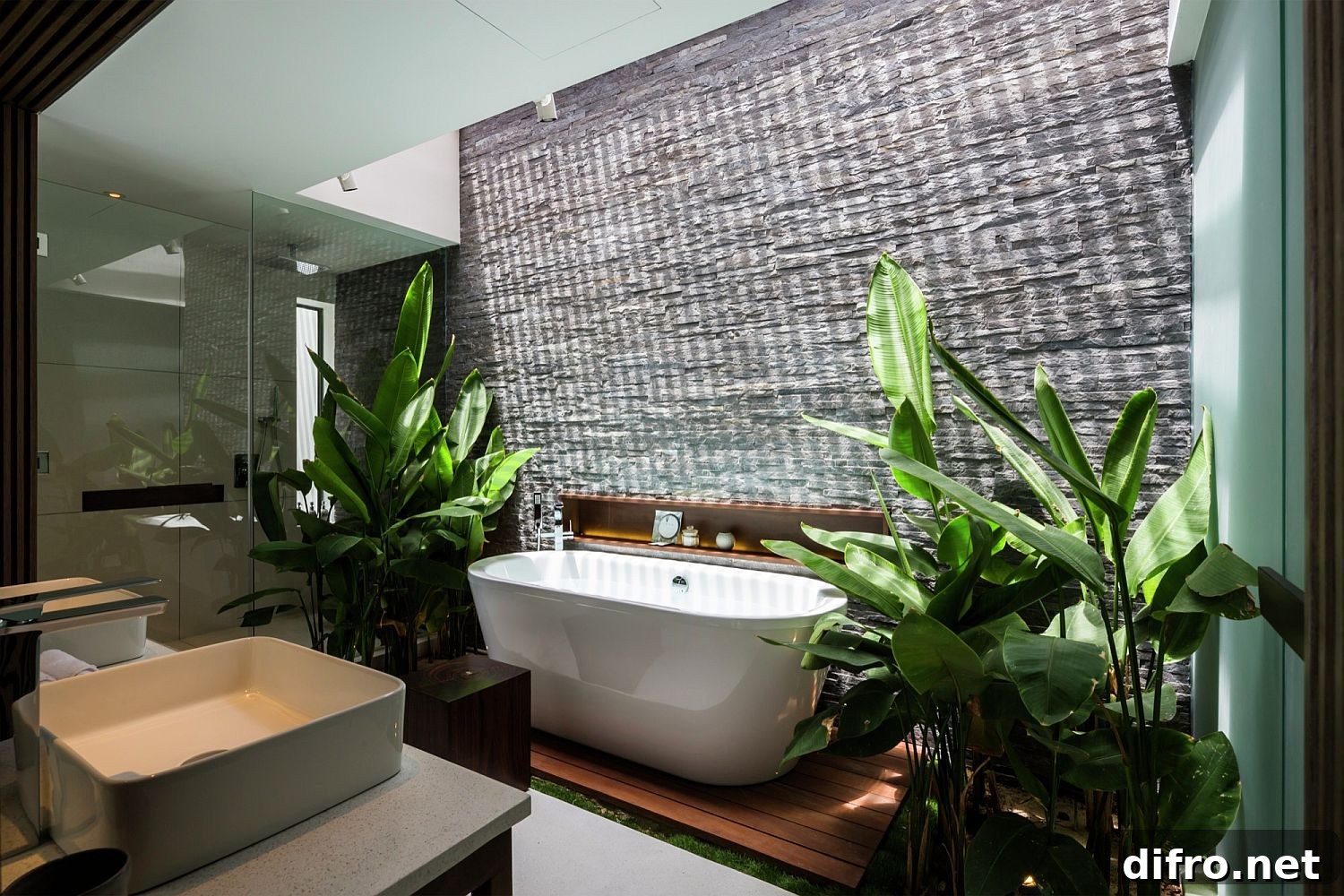 Tropical modern bathroom