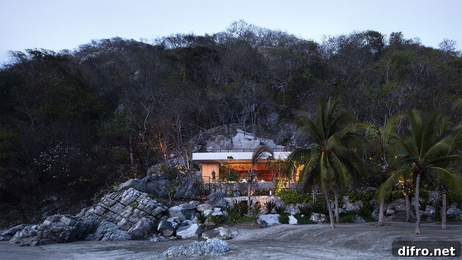 Coastal home in San Juan de Alima blending into the landscape