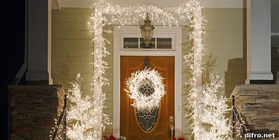 White Christmas entryway idea