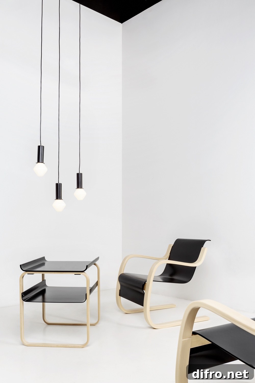 Pendant TW003 with Table 915 and Armchair 42 by Alvar Aalto