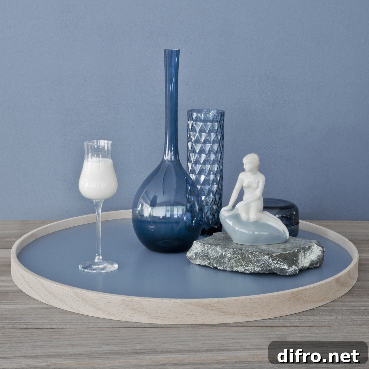 Tray in storm blue by Hans Bølling