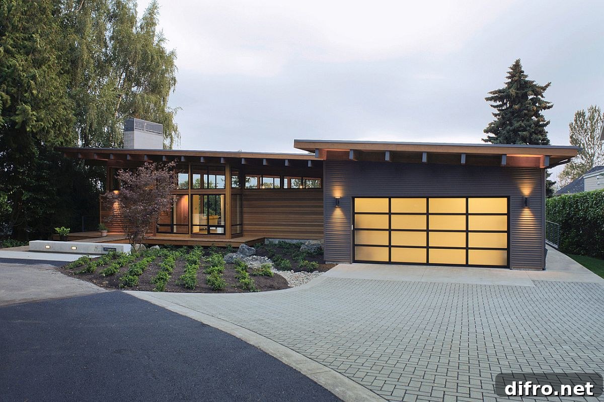 Street facade of the Hotchkiss Residence in Vancouver