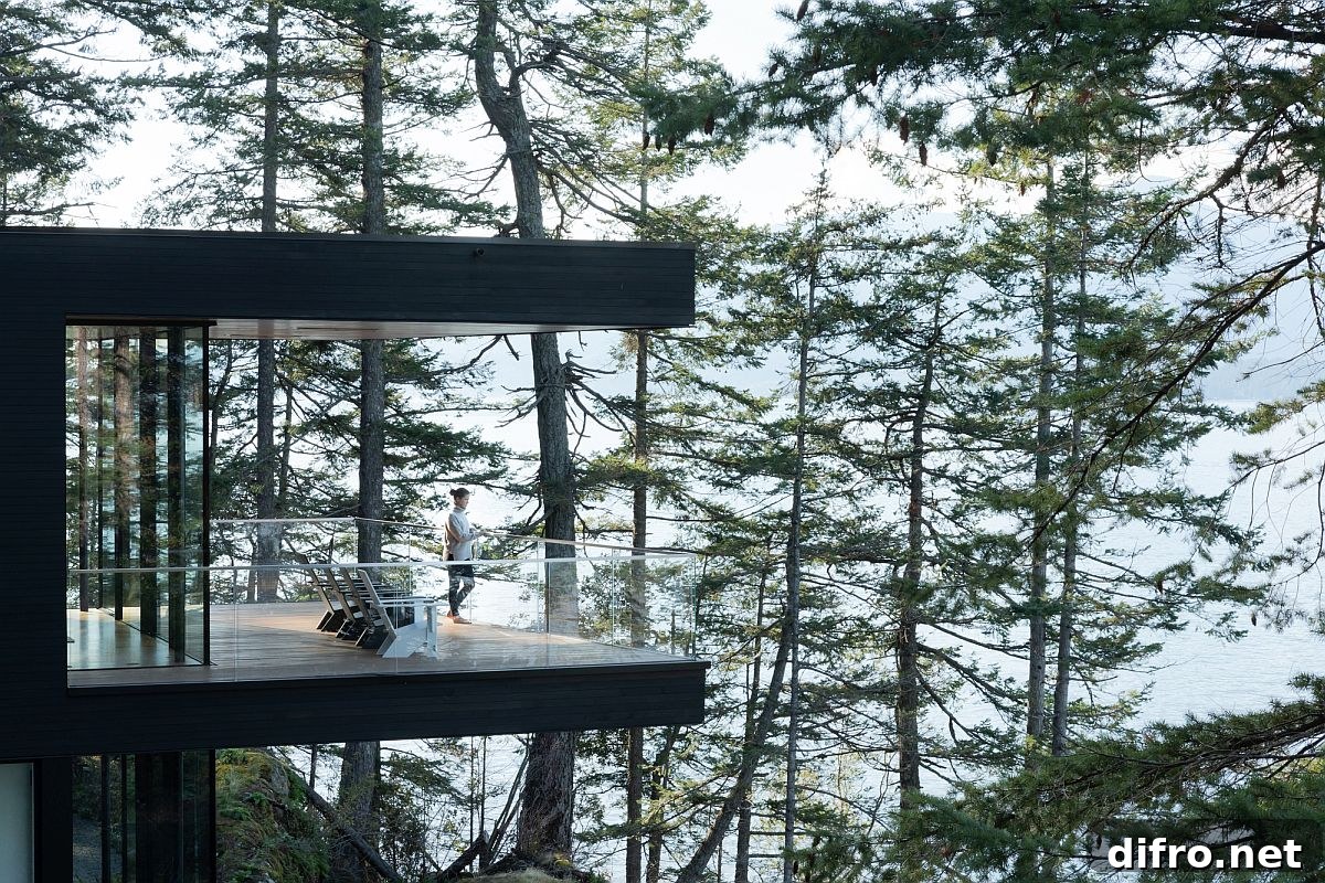 Cantilevered upper level and deck above forest canopy