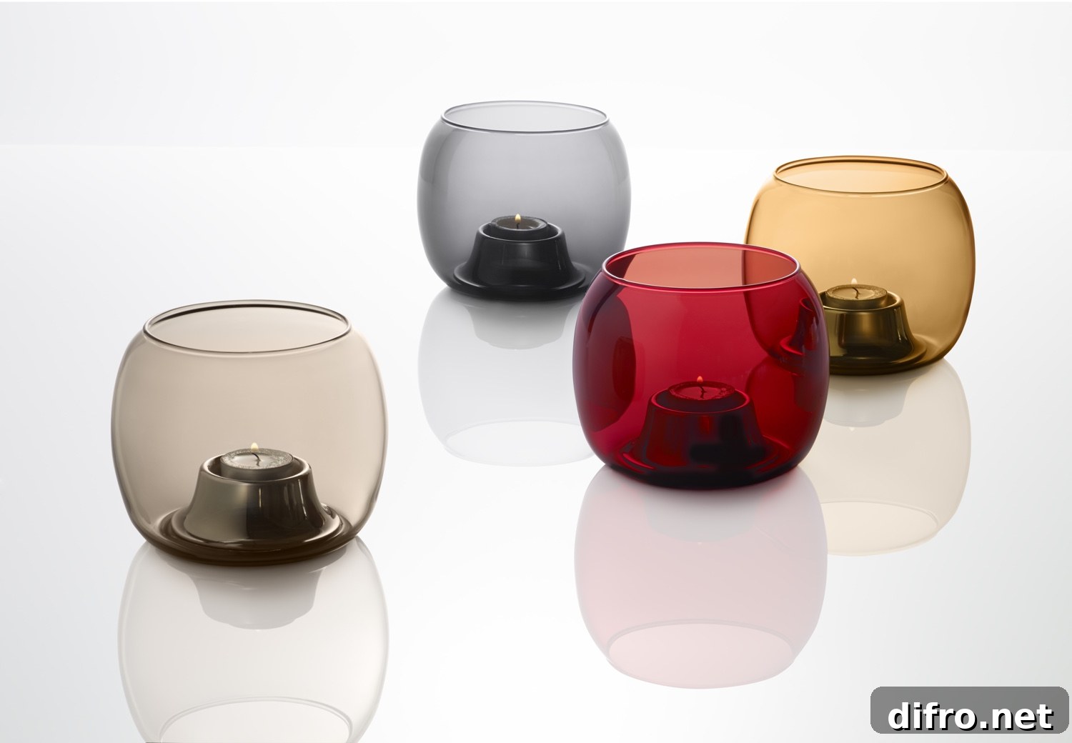 Kaasa Tealight candleholders by Ilkka Suppanen for Iittala. Image © Fiskars Finland.