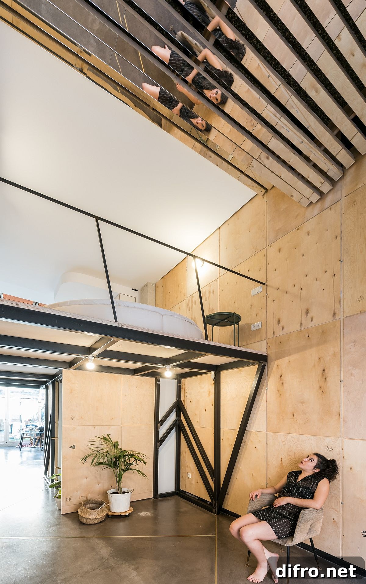 Ceiling vault with mirrored finish reflects light and eliminates dark corners
