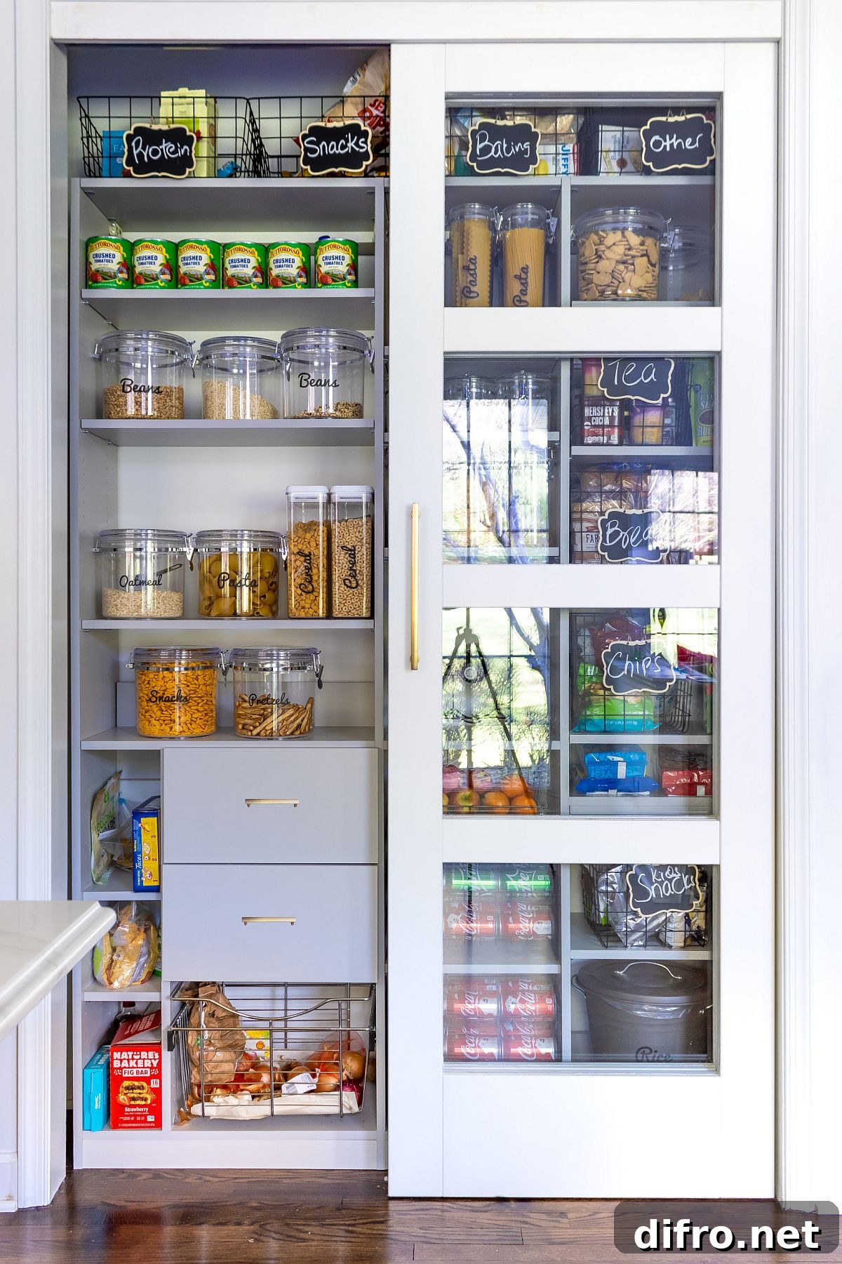 Kitchen pantry for organized storage