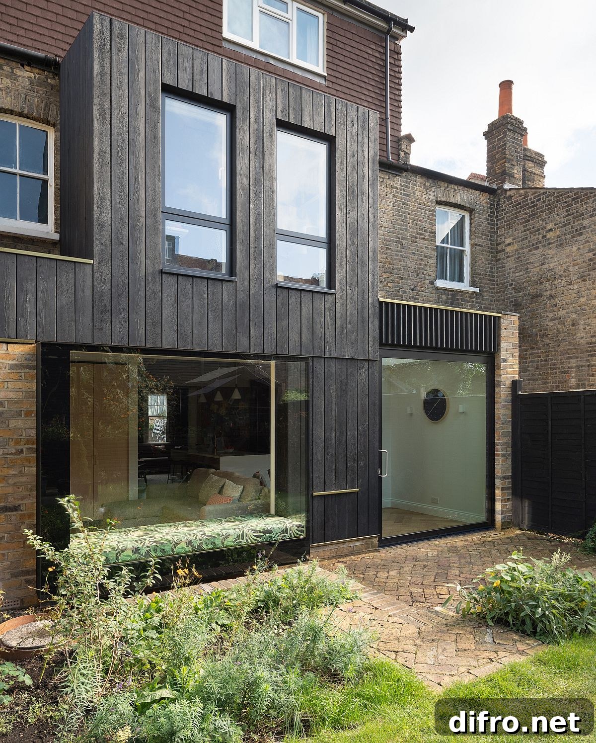 Glass walls and large window seat