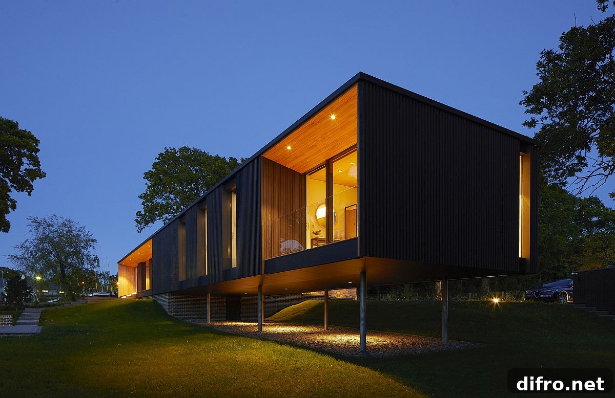 Private holiday home with a cantilevered design