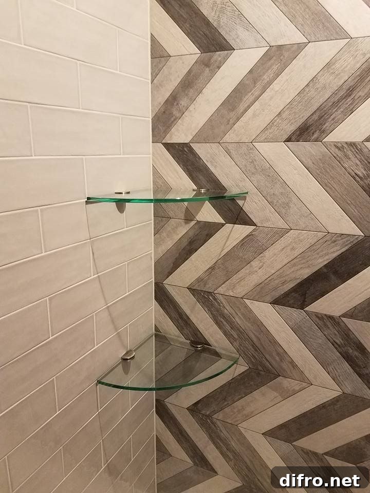 Shower with a 2-level corner shelf