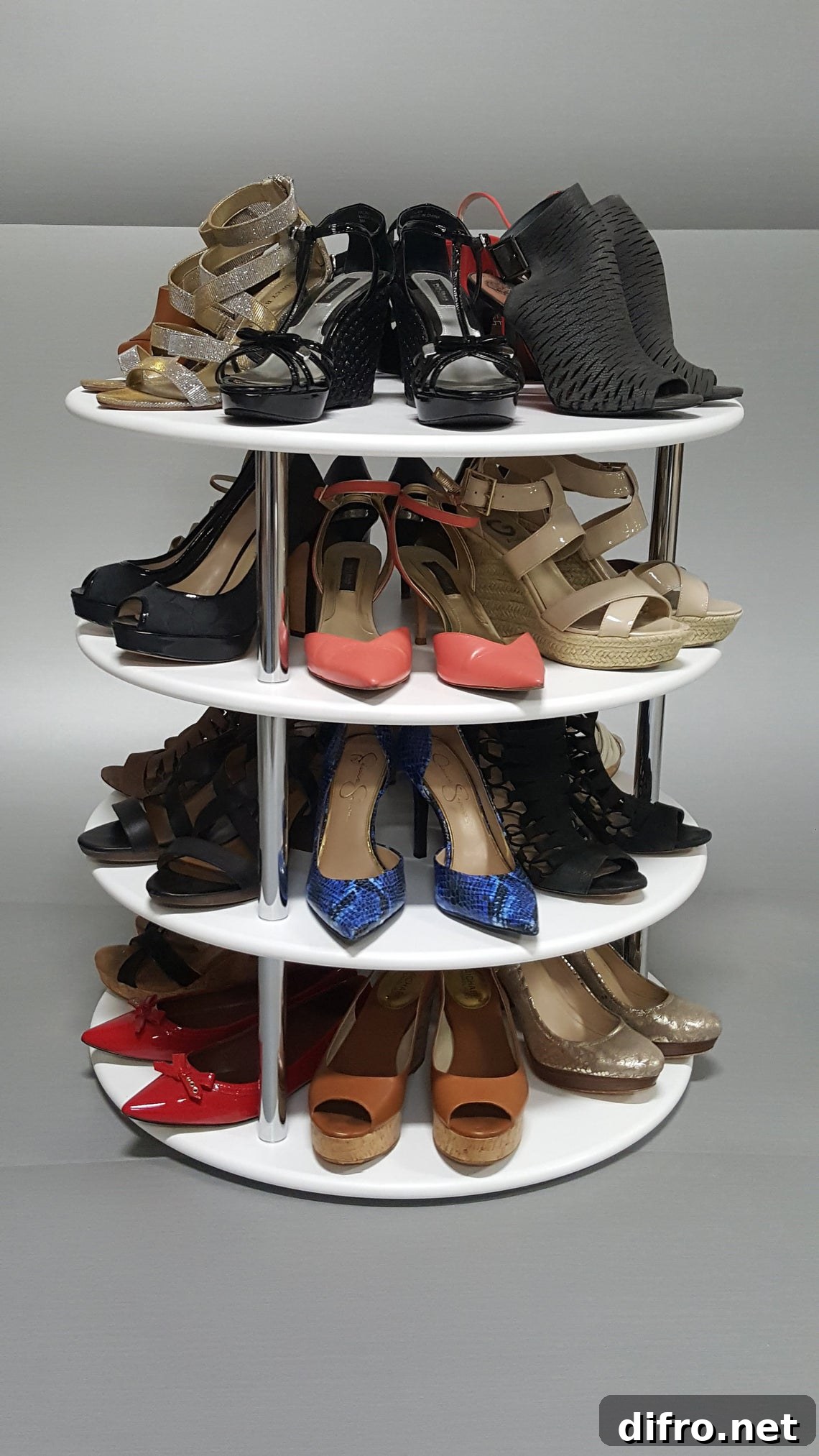 Rotating shoe shelf with shoes