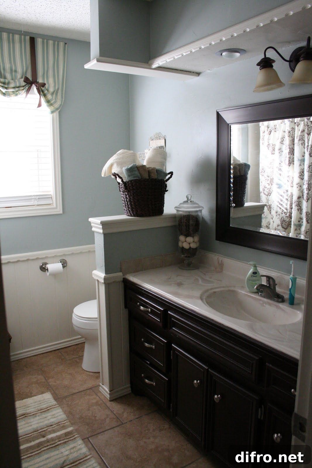Bathroom with dark accessories