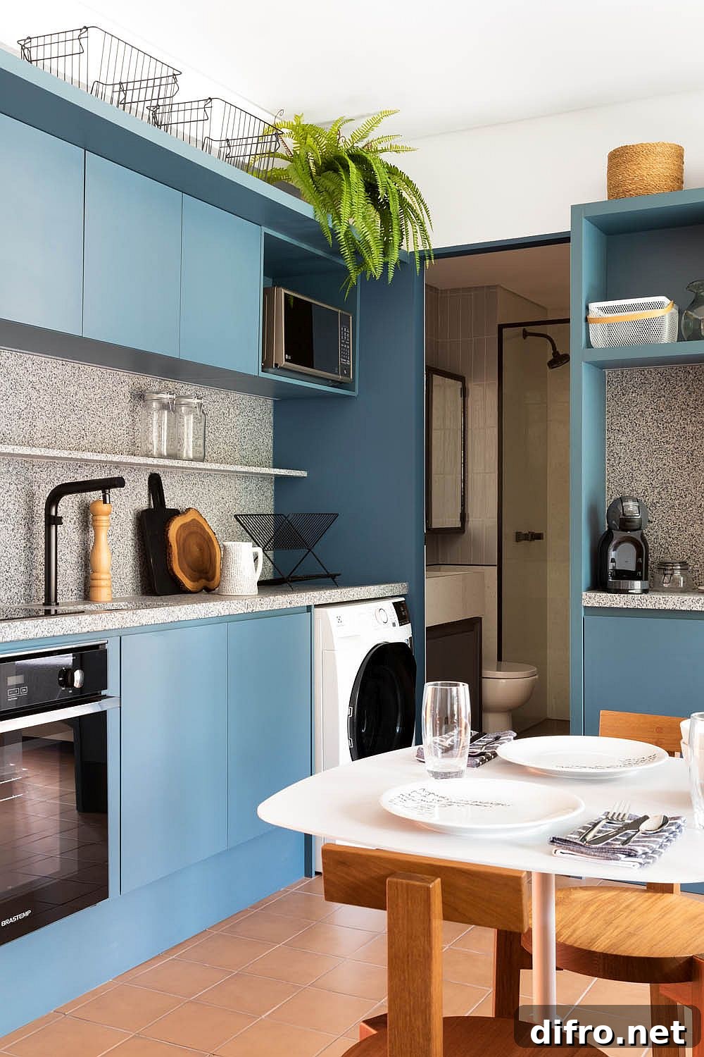 L-shaped eat-in kitchen with blue cabinets and granite countertops