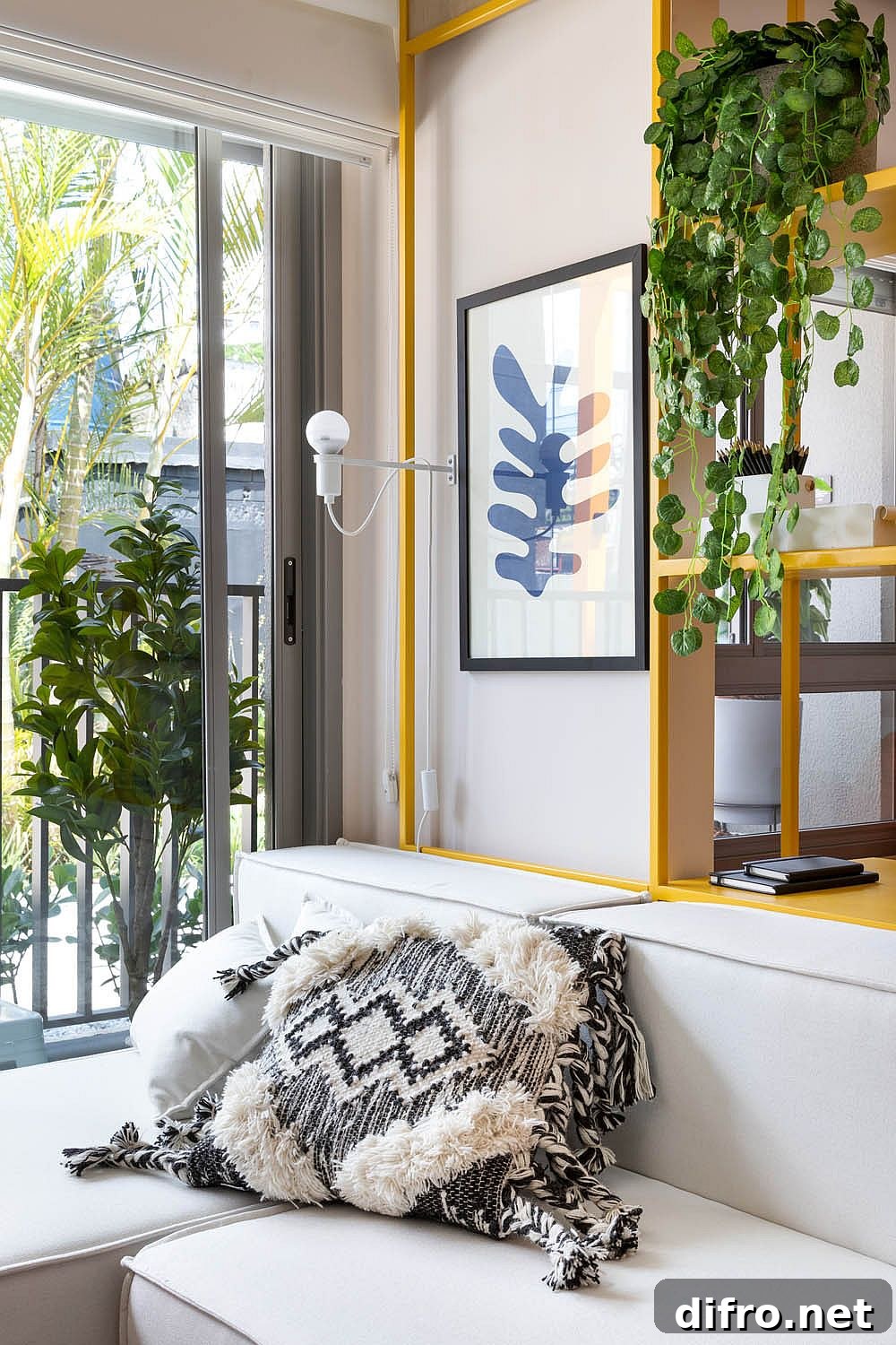 Daybed that doubles as single bed for guests inside the small apartment
