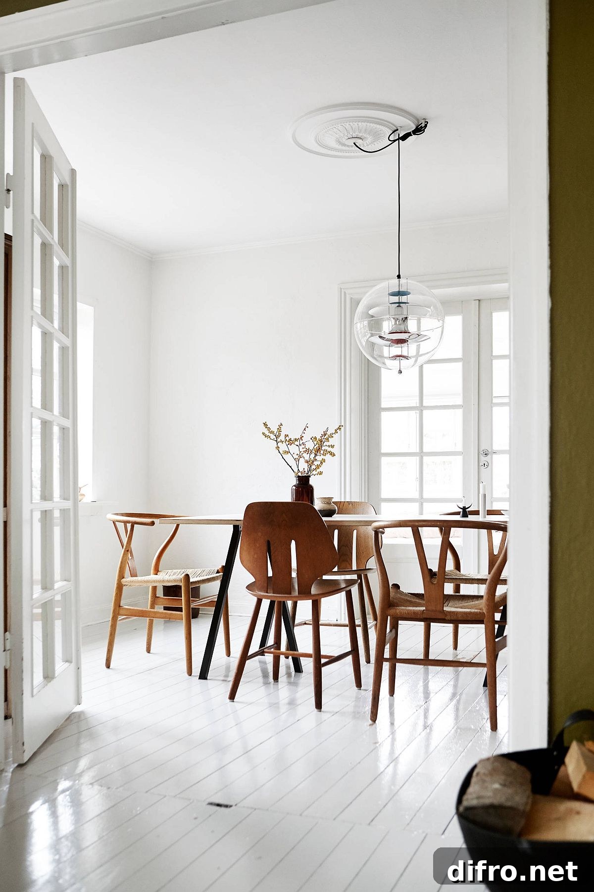 Light filled Scandinavian dining room