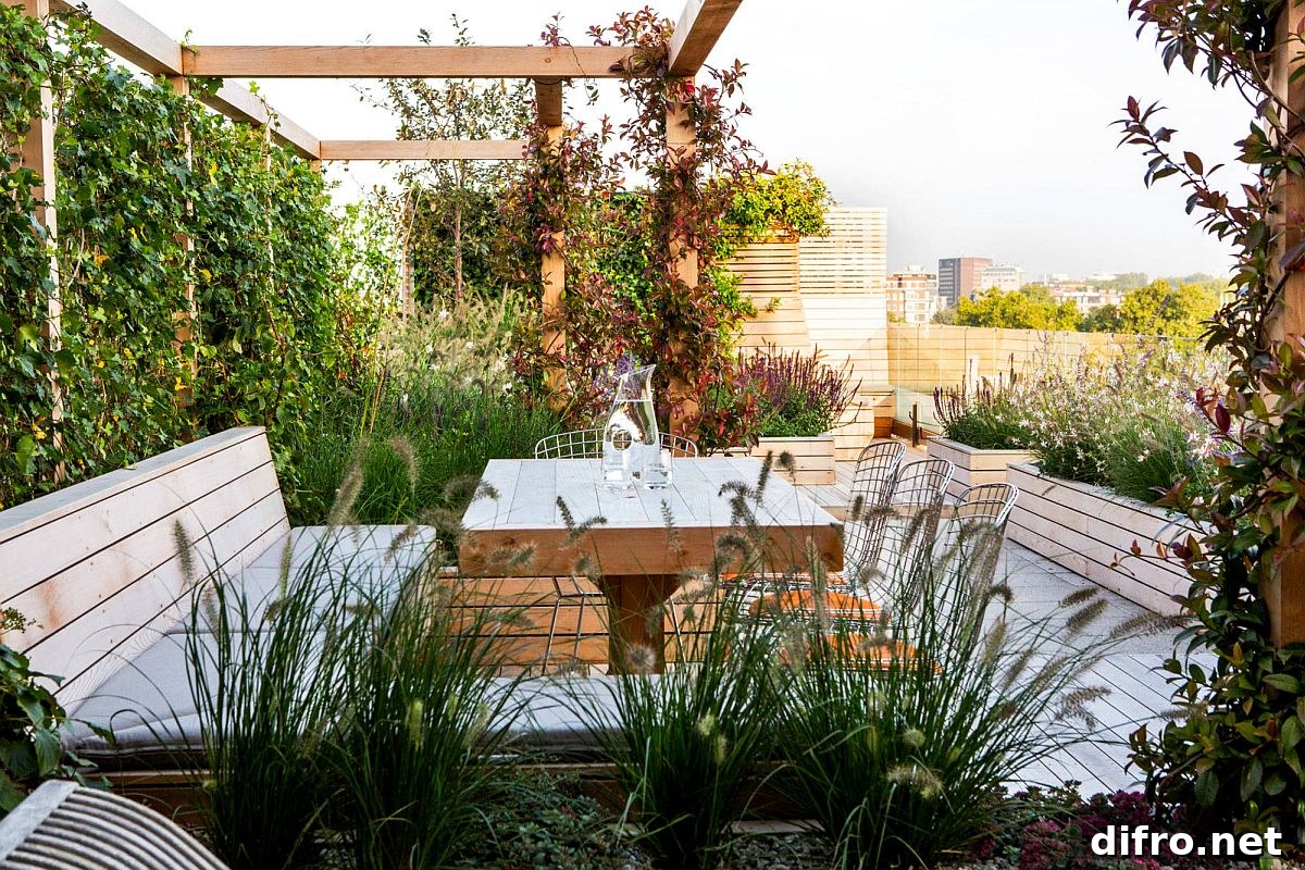 Wall of greenery offering privacy around an outdoor hangout