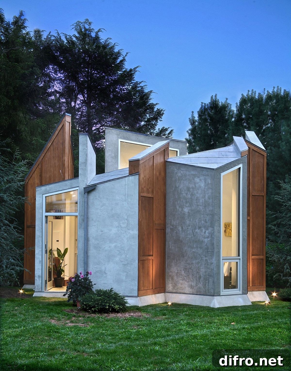 Stylish contemporary backyard studio