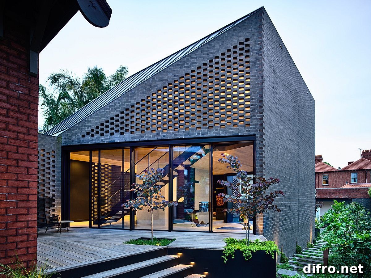 Hit-miss brickwork of the new extension makes it visually captivating