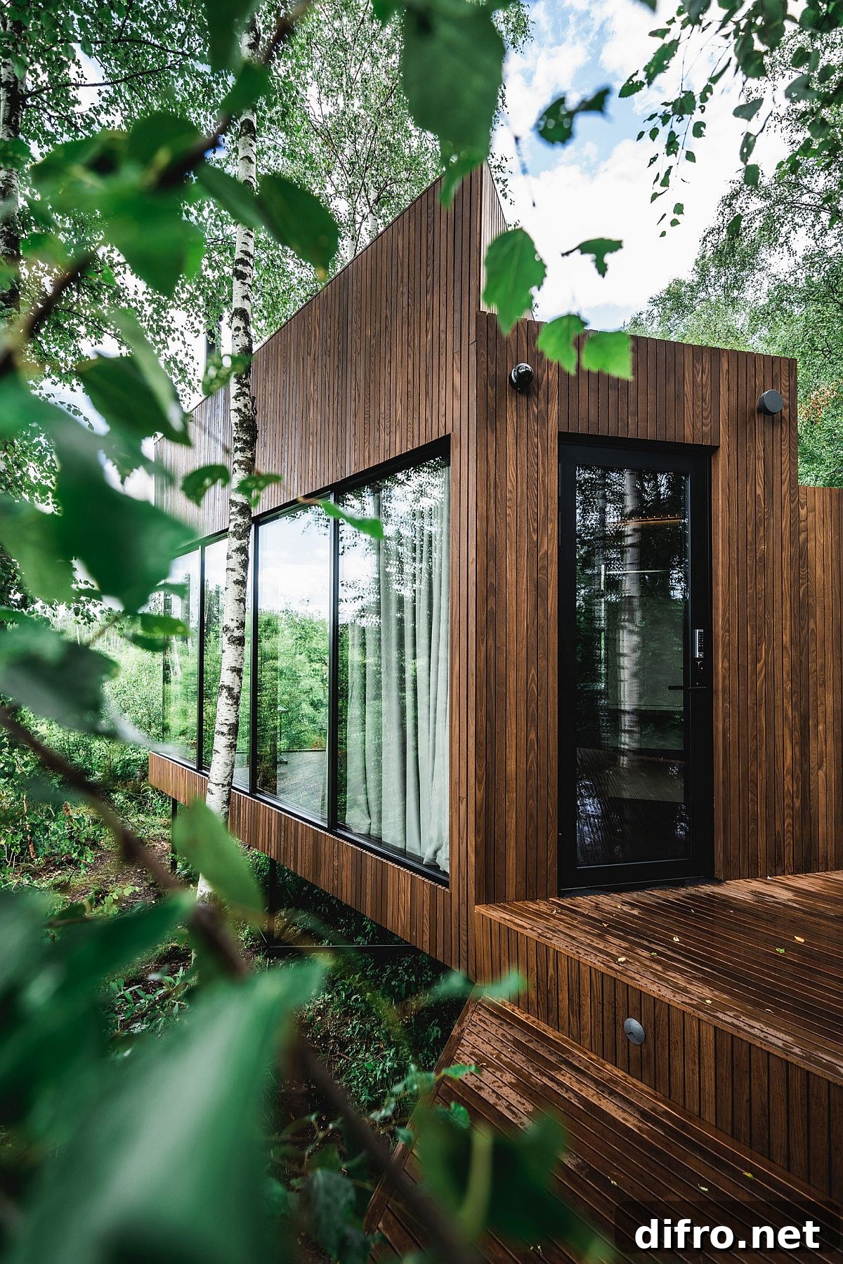 Cozy eco-friendly cabin with smart glass doors