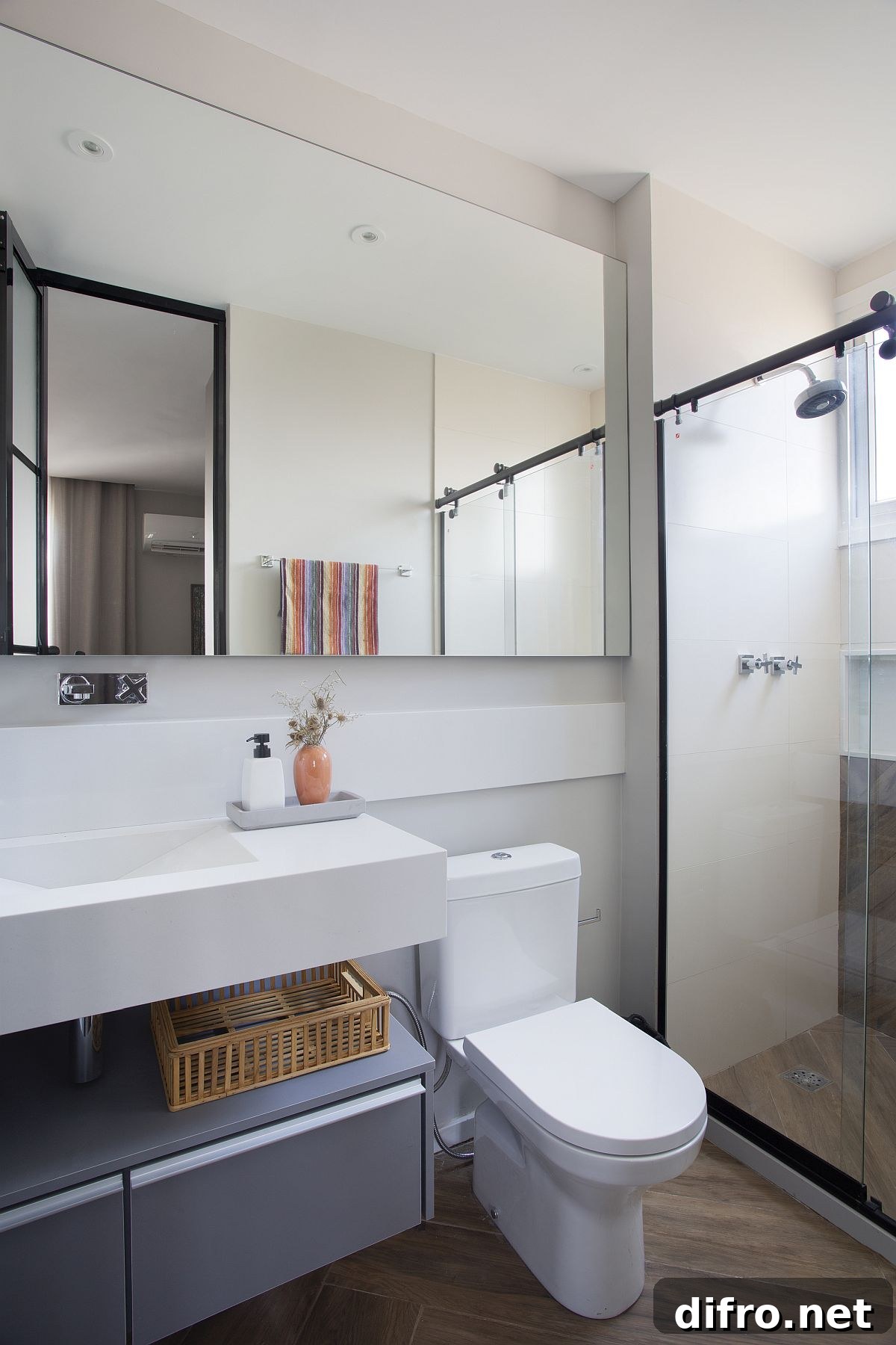 Wooden flooring and gray-and-white touches in the small modern bathroom