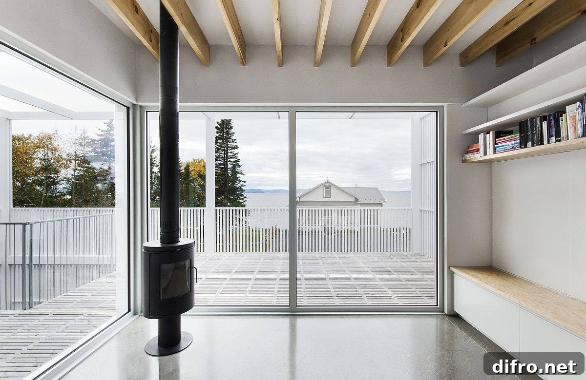 Living areas on the upper level that flow on to the deck while offering commanding Saint-Lawrence River views