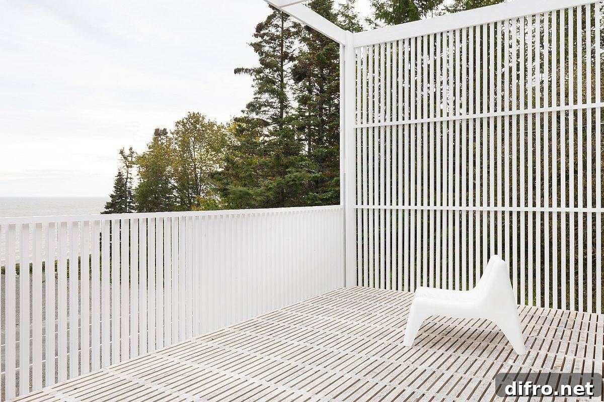 Exquisite white deck with views of Saint-Lawrence River and beyond