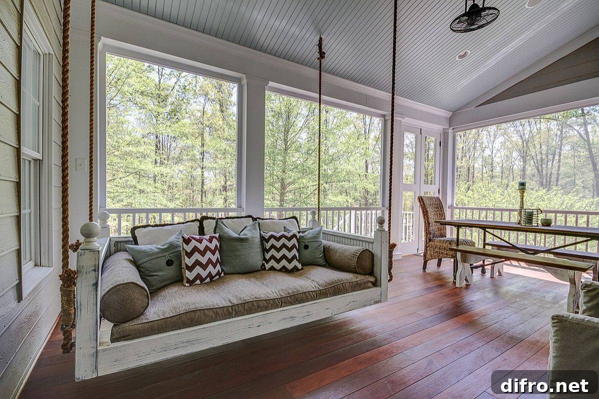 Shabby-chic porch with daybed and dining table