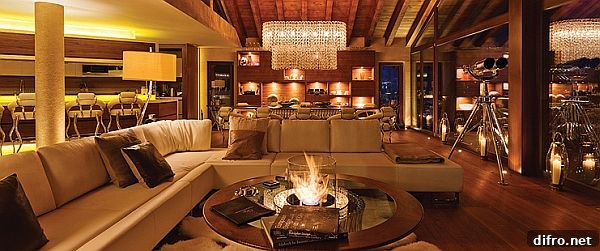 Wellness area and indoor-outdoor Jacuzzi at Chalet Zermatt Peak