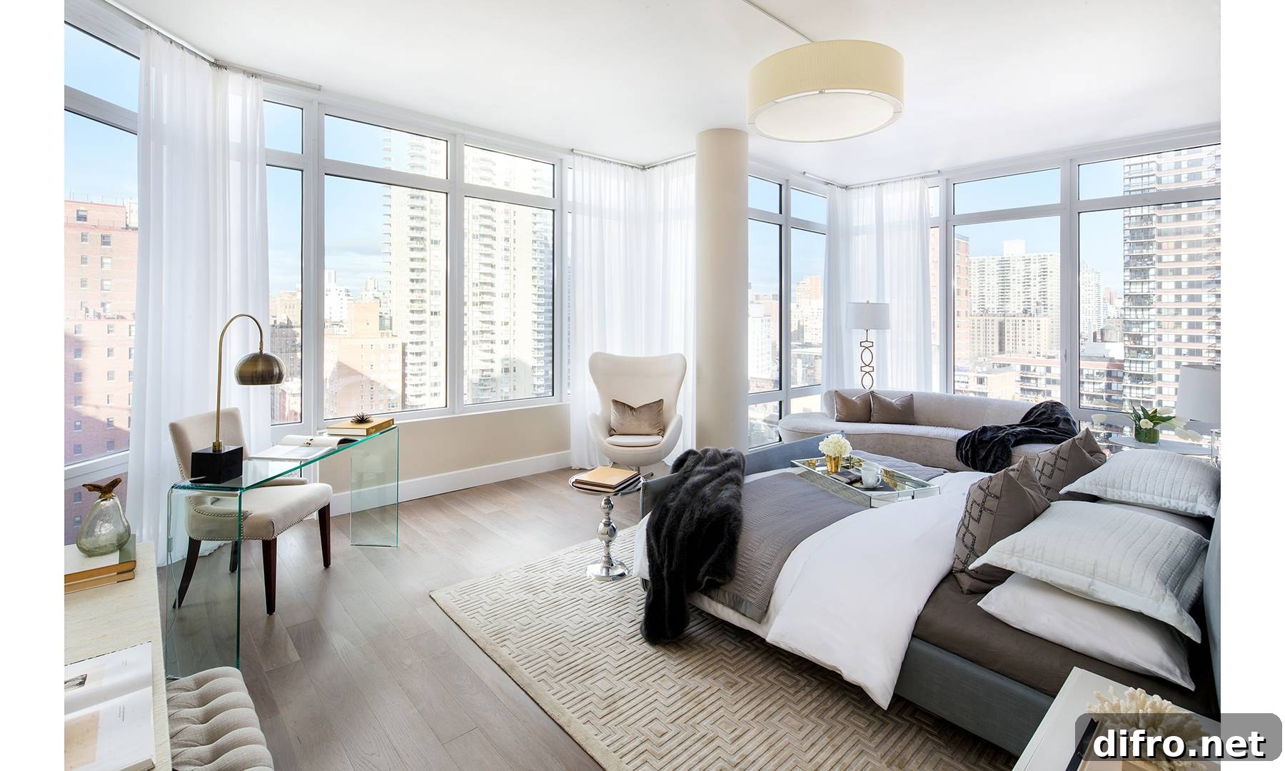 Floor-to-Ceiling Windows to Maximize Natural Light and Space 5 Spacious bedroom with floor-to-ceiling windows arranged along the walls.