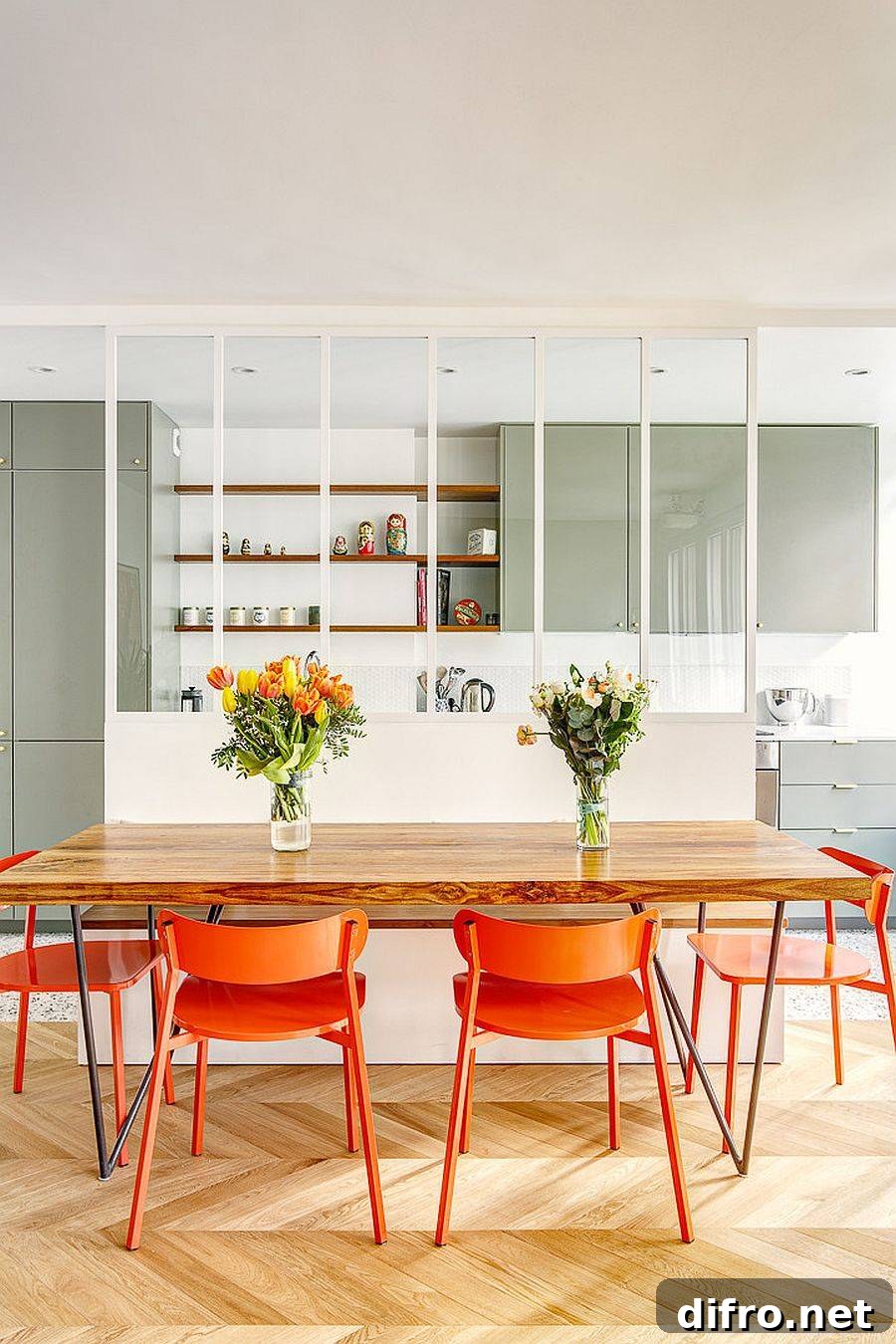 Creative partition between dining area and kitchen