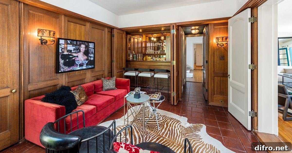 Lounge with Hollywood regency style